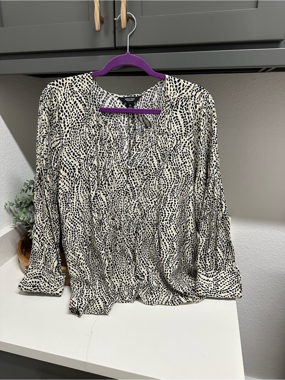 Simply Vera Wang Black and Cream Printed V-Neck Women's Blouse